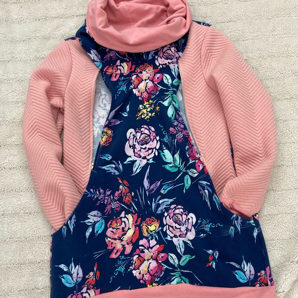 Tiny Tims nursing sweater, size 6